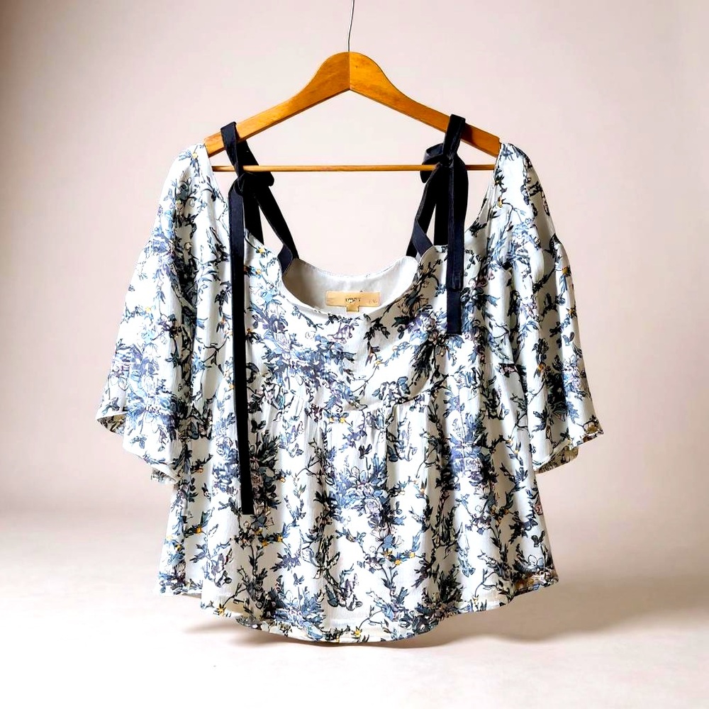 🌻 LOFT Floral Print Top with Black Accents